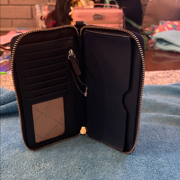 Michael Kors Black Wallet - Picture 4 of 4